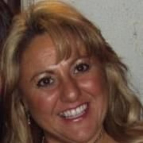 Profile Picture of Renee Devito (@reneedevito) on Poshmark