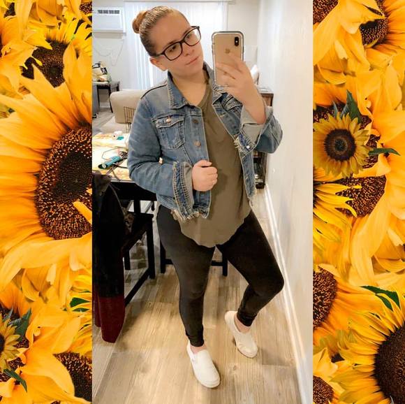 Profile Picture of Danielle Stencel (@dstenc) on Poshmark