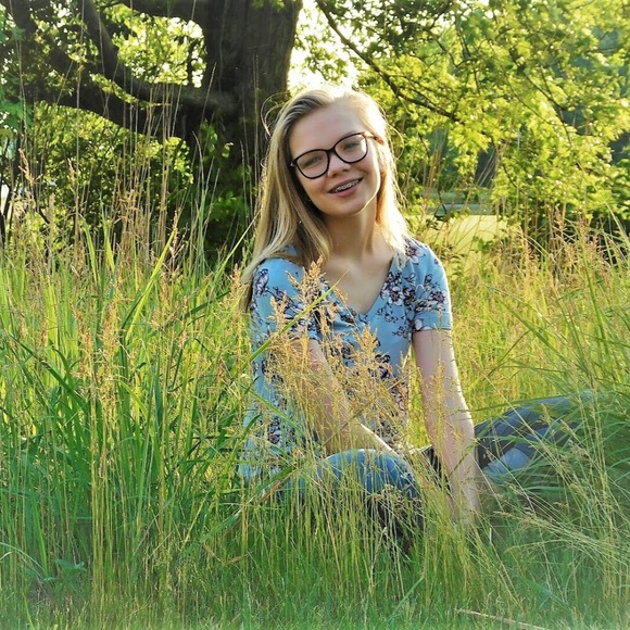 Profile Picture of Ellie Monagle (@kmonage) on Poshmark