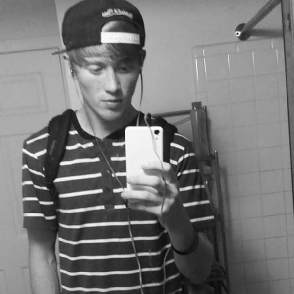 Profile Picture of Dillon Webb (@webbyy3030) on Poshmark