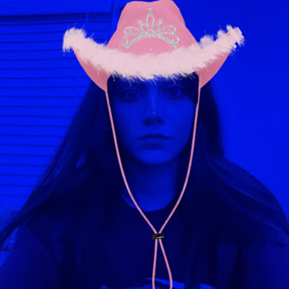 Profile Picture of Allie Bavin (@alliebavin) on Poshmark
