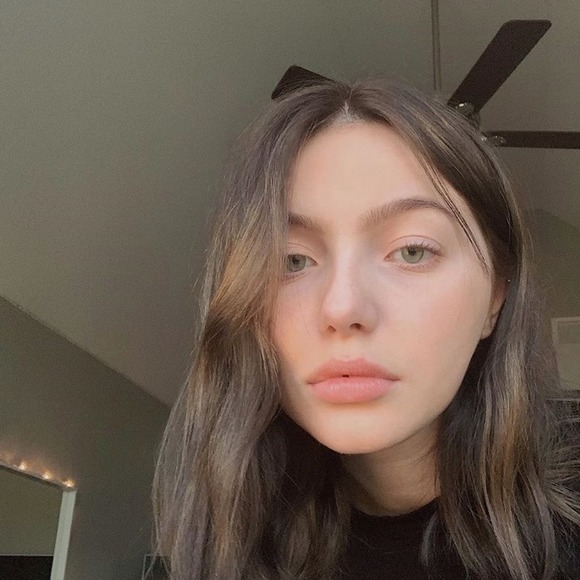 Profile Picture of Samantha Weakley (@srw425) on Poshmark