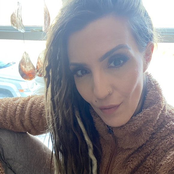Profile Picture of Jess Decoursey (@jdyall13862) on Poshmark
