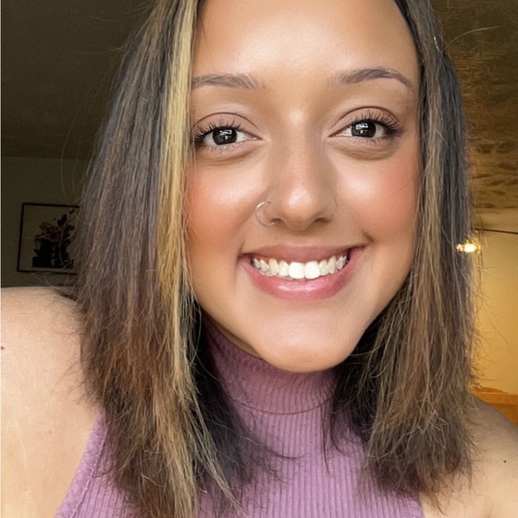 Profile Picture of Tia Gargala (@tiagargala) on Poshmark