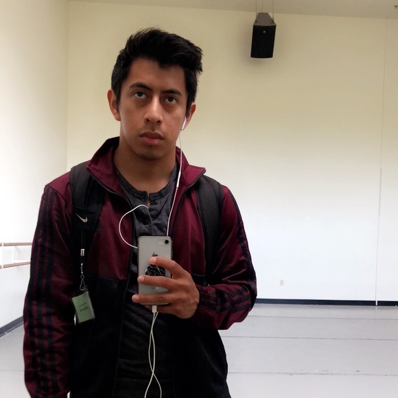 Profile Picture of Carlos De quesada (@carlosdequesada) on Poshmark