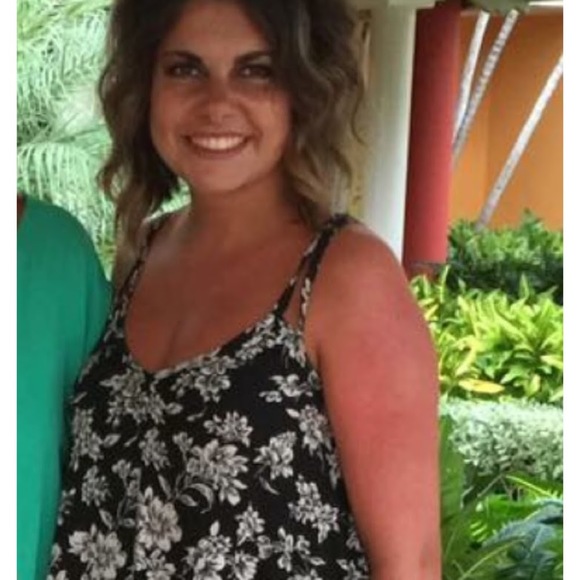 Profile Picture of Brittney Tenelshof (@brittneyhope04) on Poshmark