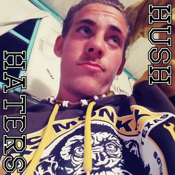 Profile Picture of Andrew Hamilton (@ah4462860) on Poshmark