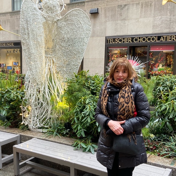 Profile Picture of Linda Detroia (@ldetroia52) on Poshmark