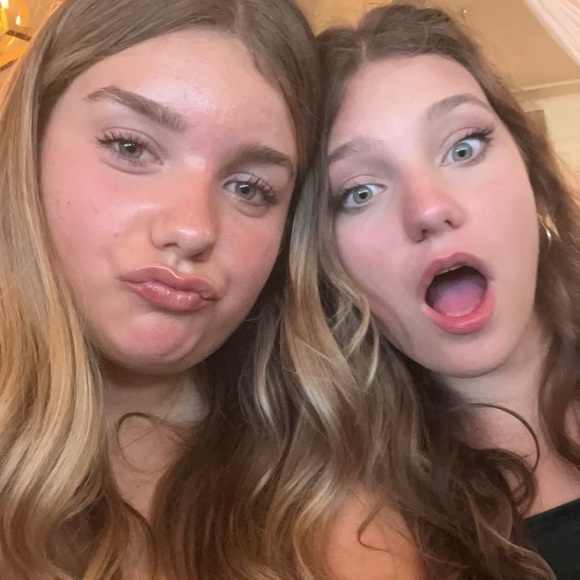 Ava Glonek - Poshmark Profile Picture of Ava Glonek (@bankgeek434) on Poshmark