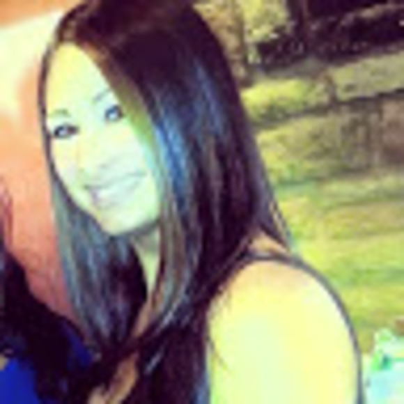 Profile Picture of Valerie Mendini (@valeriemendini) on Poshmark