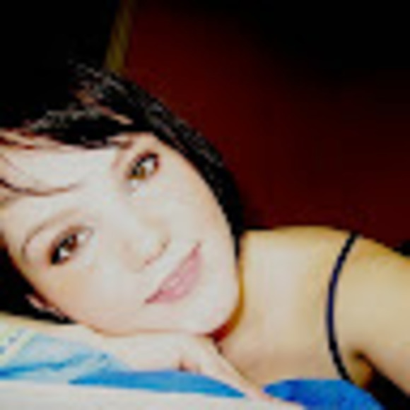 Profile Picture of Valentina Wienstroer (@shopoholicval) on Poshmark