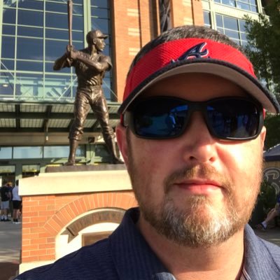 Profile Picture of Bobby (@bobsellsbeer) on Twitter