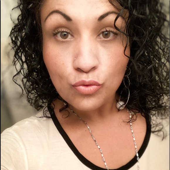 Profile Picture of Yvette Archuleta (@ynarchie) on Poshmark