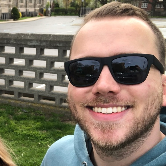 Profile Picture of Dustin Koelzer (@dkelz10) on Poshmark