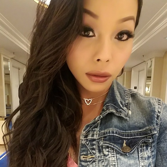 Profile Picture of Kay Lin (@kaelliin) on Poshmark
