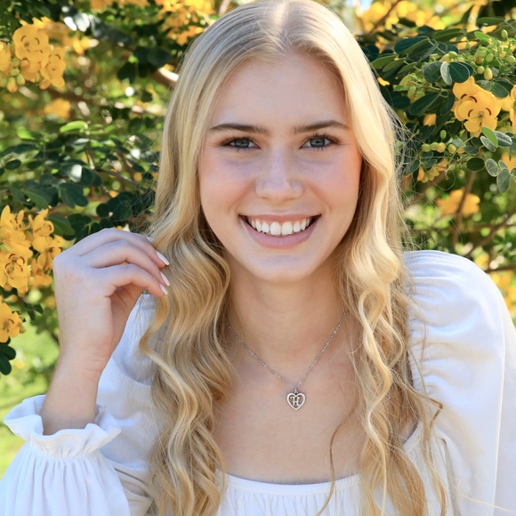 Profile Picture of Hannah Strupp (@h_strupp18) on Poshmark