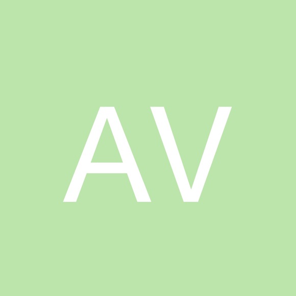 Profile Picture of Anna Vanderpool (@vannapurna03) on Poshmark