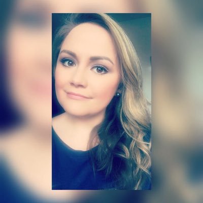 Profile Picture of Helen Walton (@elliebows) on Twitter