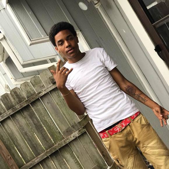 Profile Picture of Alex Jones (@ajsavage21) on Poshmark