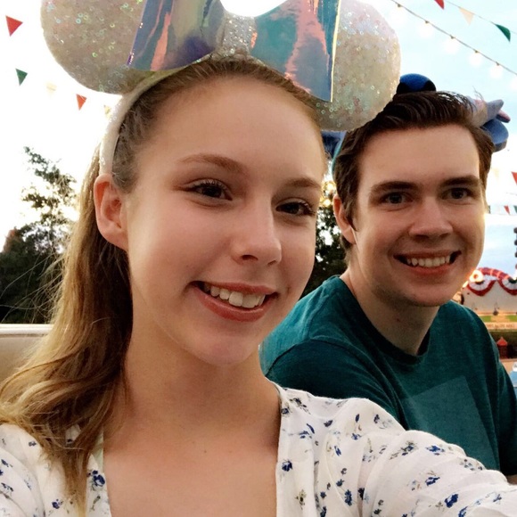 Profile Picture of Cassie Davidson (@cassieamberrr) on Poshmark