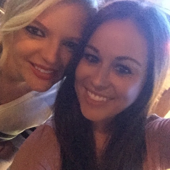 Profile Picture of Tanya Schario (@tschario) on Poshmark