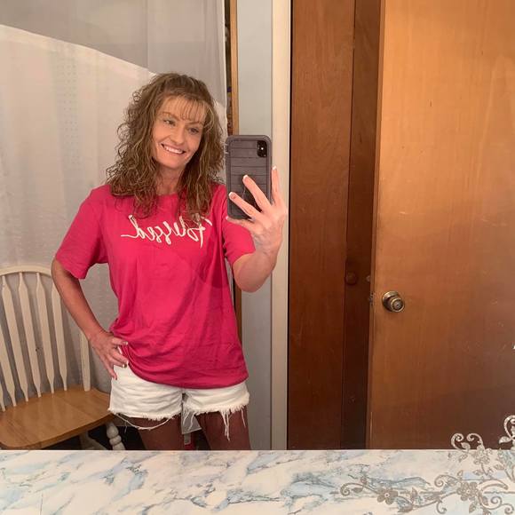 Profile Picture of Jennifer Gibby (@jenniferelkins) on Poshmark