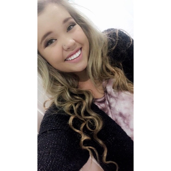 Profile Picture of Abby Calhoun (@abbycalhoun) on Poshmark