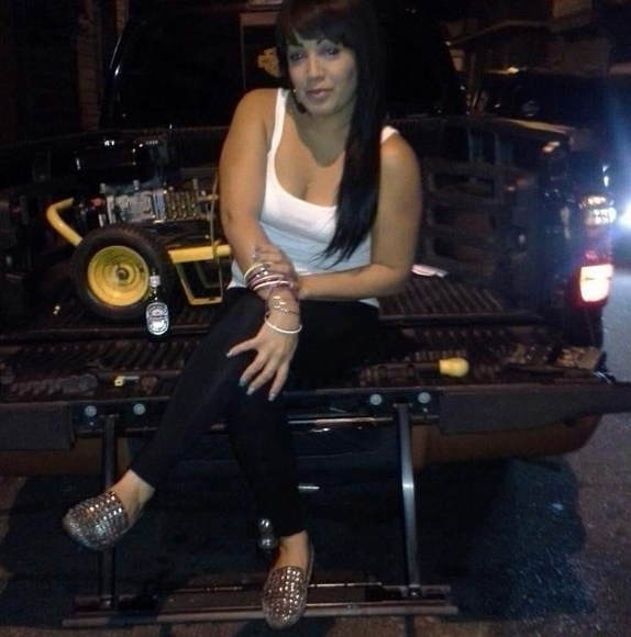 Profile Picture of Nikoo Perez (@nikooperez) on Poshmark