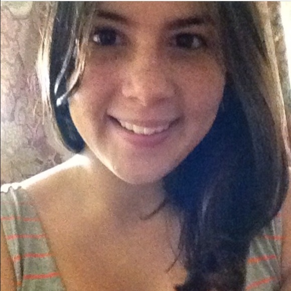 Profile Picture of Hannah Ramirez (@hannahalicia18) on Poshmark