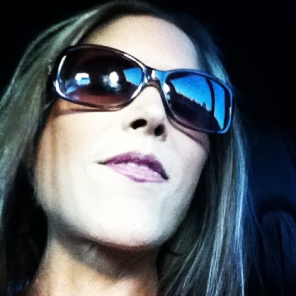 Profile Picture of Meredith Mottram (@lilmerri) on Poshmark