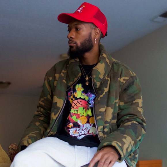 Profile Picture of Kevin Williamson (@kevindwilliams) on Poshmark