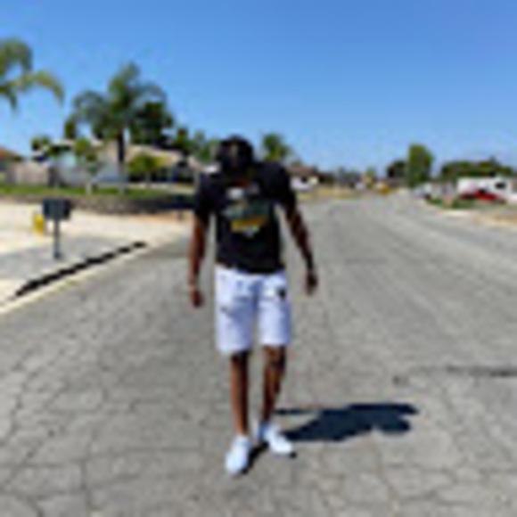 Profile Picture of Adrian Williams (@adantew04) on Poshmark