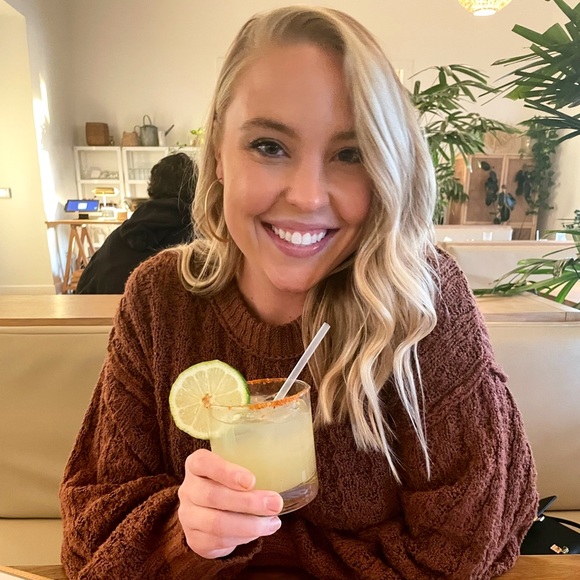 Profile Picture of Iris Fulton (@irisjill) on Poshmark