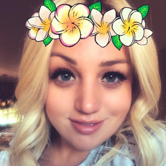 Profile Picture of Danielle Hurtado (@dhurtado943) on Poshmark