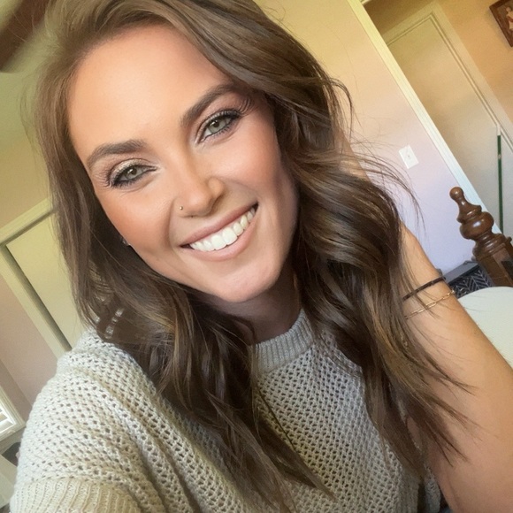 Profile Picture of Caitlin Tidwell (@xocaitiexo) on Poshmark