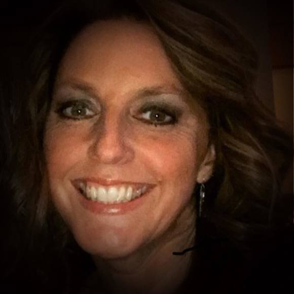 Profile Picture of Sondra Scott (@scott121405s) on Poshmark