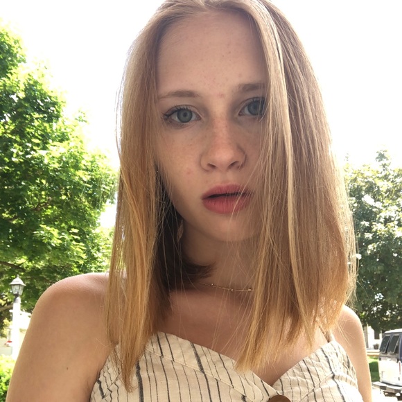 Profile Picture of Tatum Moderson (@tatummoderson) on Poshmark