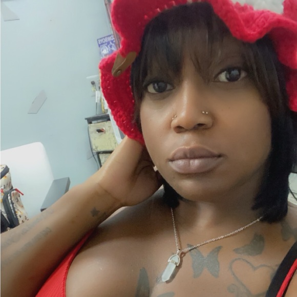 Profile Picture of Danielle Stanfield (@daniellestan836) on Poshmark