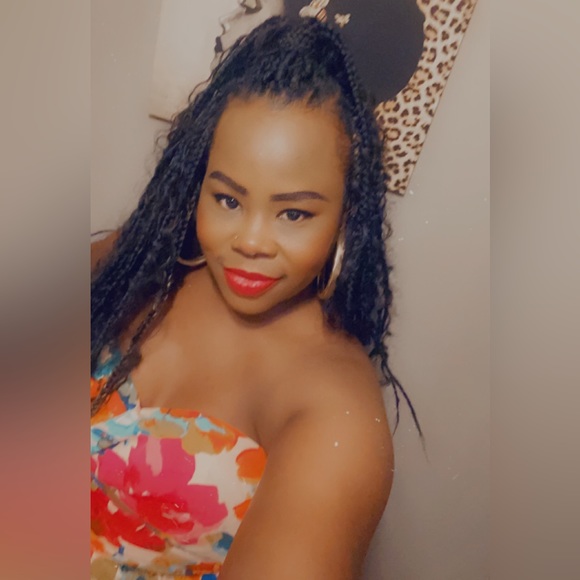 Profile Picture of Shunta Tidwell (@shunta2) on Poshmark