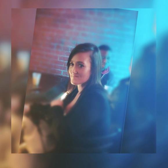 Profile Picture of Danielle Ragusi (@daniellemarrufo) on Poshmark