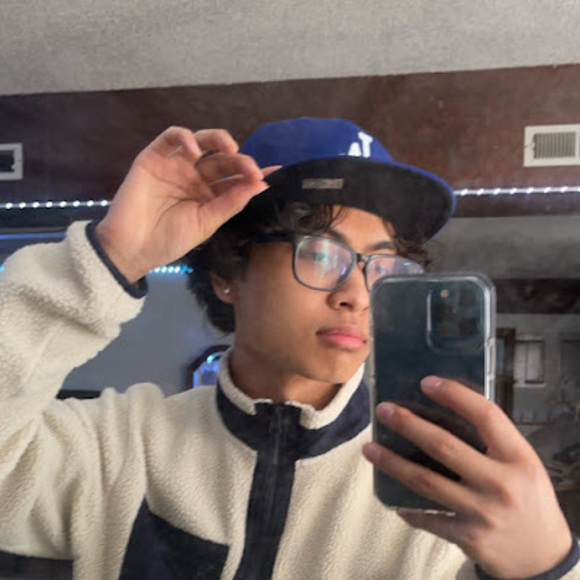 Profile Picture of Kenneth Chau (@kenneth_chau) on Poshmark