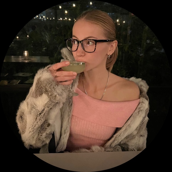 Profile Picture of Dominika Jargilo (@domiiniika_) on Poshmark
