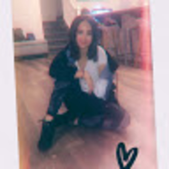 Profile Picture of Kayla Grabow (@micgra425) on Poshmark