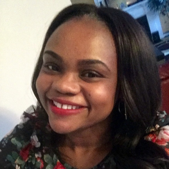 Profile Picture of Shaunae Motley (@shopwithshaunae) on Poshmark