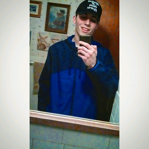 Profile Picture of Zak Dianni (@diannifukdyobih) on Poshmark