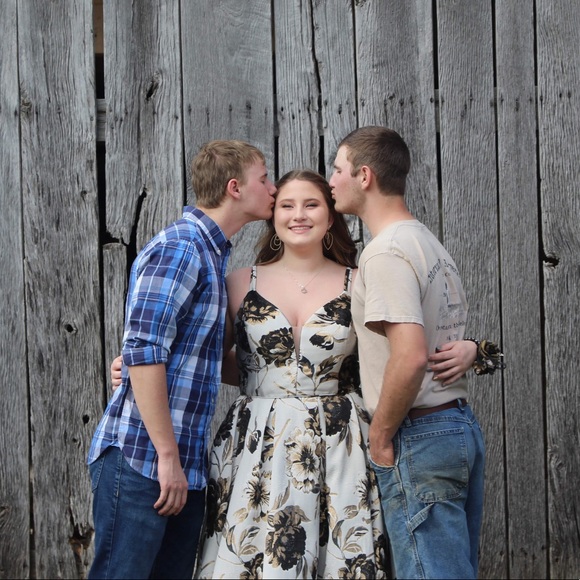 Profile Picture of Ella Goeppner (@e_goep21) on Poshmark