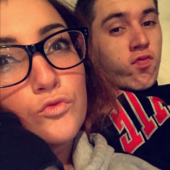 Profile Picture of Shelby Duemmel (@sadb1998) on Poshmark