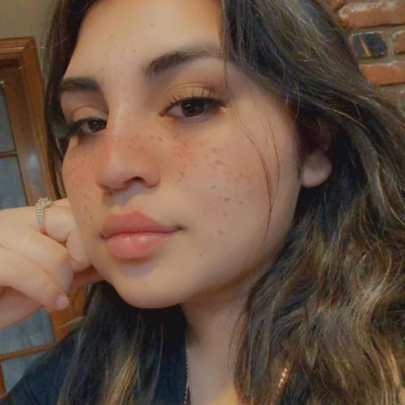 Profile Picture of Joselyn Violante (@joselyn_091214) on Poshmark