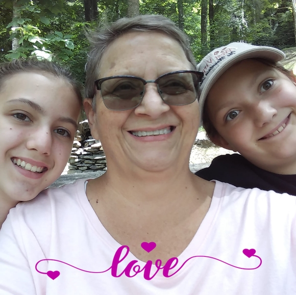 Profile Picture of Rose Harper (@harperrose788) on Poshmark