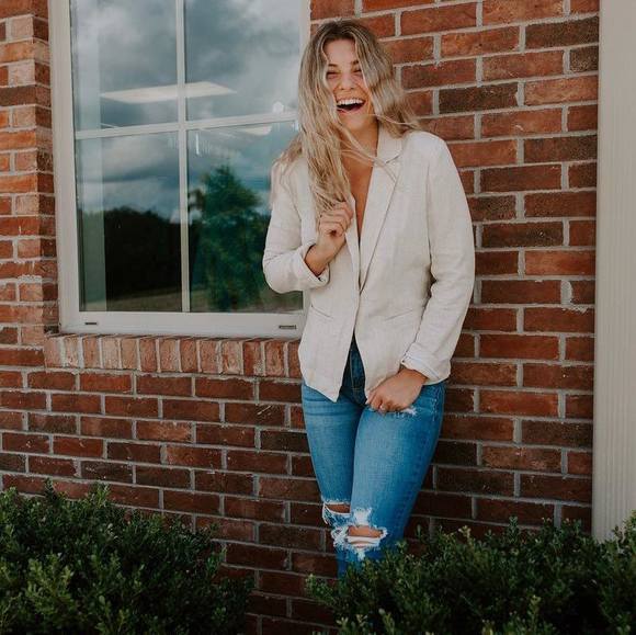 Profile Picture of Haley Turner (@hdturner09) on Poshmark